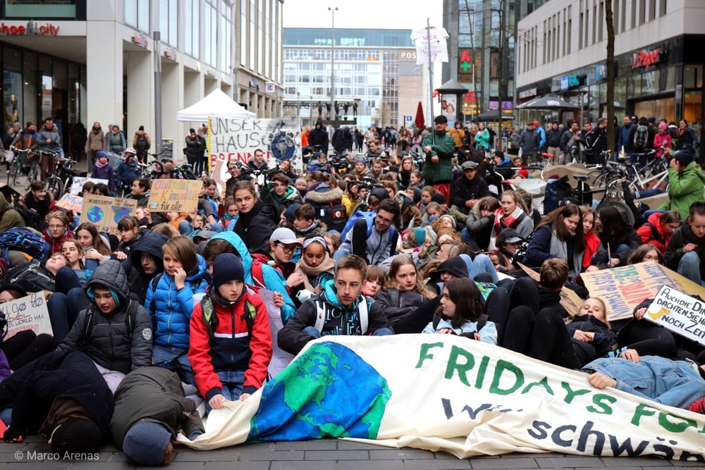 Fridays for Future am 12. April in der Grimmaischen Straße mit einer Demo-Aktion. Foto: Marco Arenas