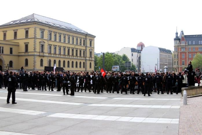 Der Gegenprotest in Leipzig rückte zur Halbzeit etwa 20 Meter näher heran. Foto: L-IZ.de