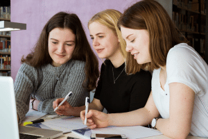 Mehr Mädchen für MINT-Fächer zu begeistern - das ist das Ziel verschiedener Förderprogramme an Hochschulen. Quelle Lara Müller/HTWK Leipzig