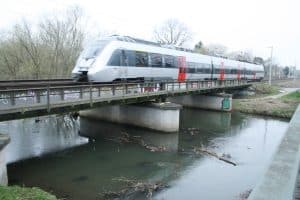 S-Bahn auf der Brücke über die Weiße Elster. Foto: Ralf Julke