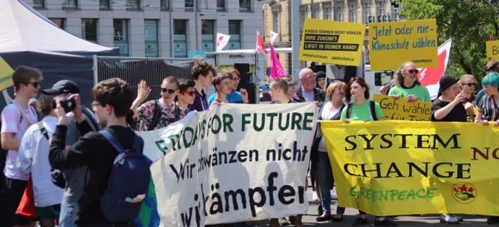 Auftaktkundgebung auf dem Wilhelm-Leuschner-Platz. Foto: L-IZ.de