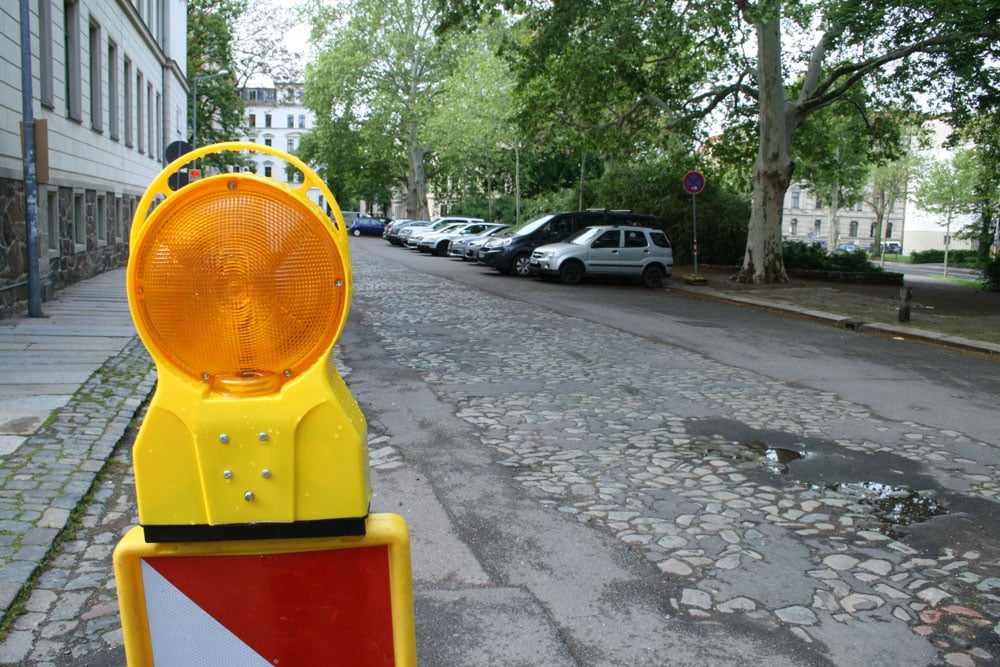 Der Floßplatz vor der „Schule am Floßplatz“. Foto: Ralf Julke