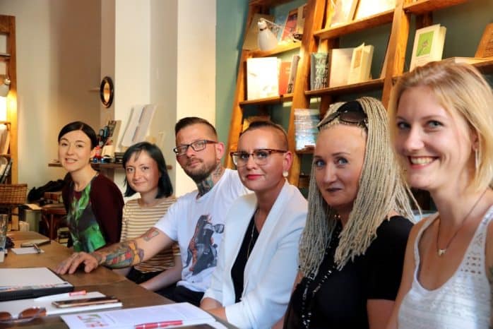 Ganz gleich, was am 1. September 2019 geschieht: Sie werden umkrempeln, wohl aber erst später. Paula Piechotta (Grüne), Anne Kämmerer (Grüne), René Jalaß (Linke), Luise Neuhaus-Wartenberg (Linke), Irena Rudolph-Kokot (SPD) und Sophie Koch (SPD). Foto: L-IZ.de