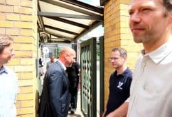 LVV-Geschäftsführer Karsten Rogall kam zu einem Plausch vor die Tür (siehe Video). Foto: L-IZ.de