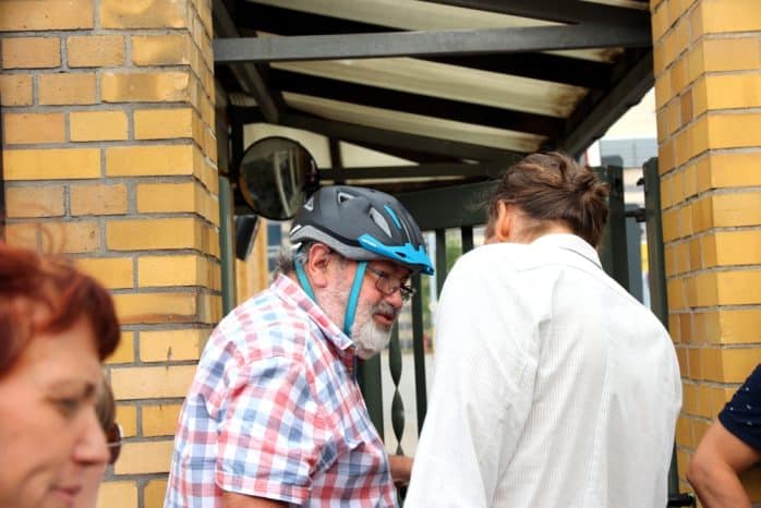 Reiner Engelmann (Linke) wurde vor der Sitzung nochmal befragt. Foto: L-IZ.de