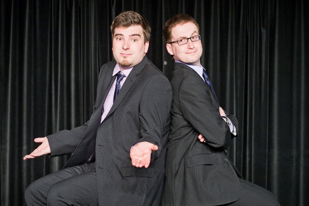 Das Duo Muggefugg Scheegs präsentieren ihren Herricht & Preil-Abend in der TBE Engelsdorf. Foto: Golden Eyes