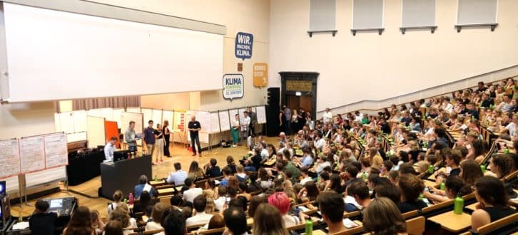 Etwa 500 Teilnehmer waren gekommen - darunter mehr Vertreter von Fridays for Future als erwartet. Foto: L-IZ.de