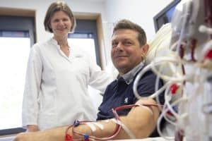 Stefan Breidung wartet seit drei Jahren auf eine neue Niere. In Behandlung ist er bei Dr. Anette Bachmann vom UKL- Transplantationszentrum. Foto: Stefan Straube / UKL