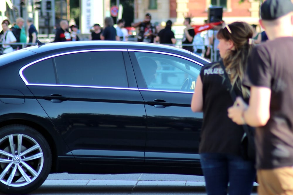 Mal sehen, wo André Poggenburg heute im Edel-Pkw vorfährt. Simsonplatz oder Selnecker Str.? Foto: L-IZ.de