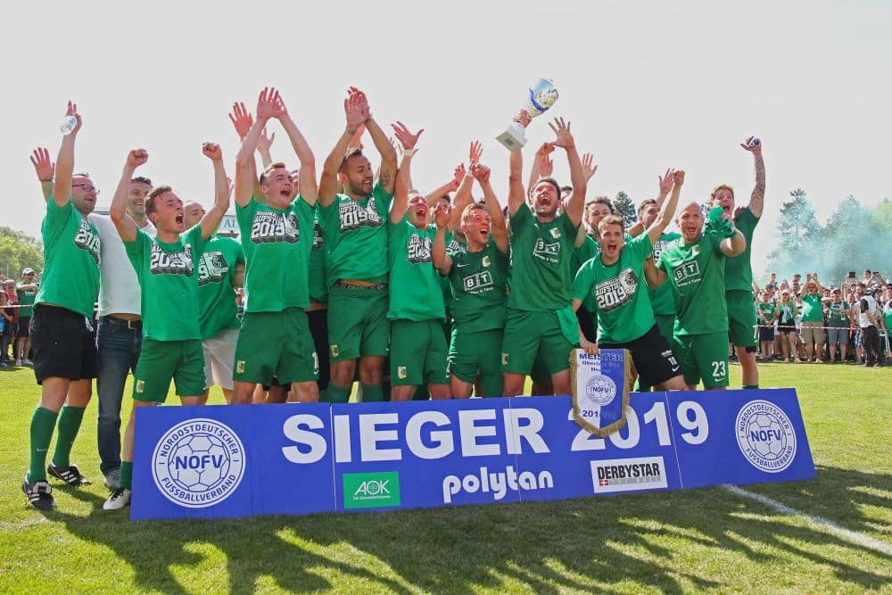Der offizielle Sieger der Oberliga-Süd-Staffel - und damit Aufsteiger in die Regionalliga - ist: Die BSG Chemie Leipzig! Foto: Jan Kaefer