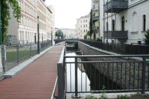 Blick von der Lessingstraße in das neue Stück Elstermühlgraben. Foto: Ralf Julke