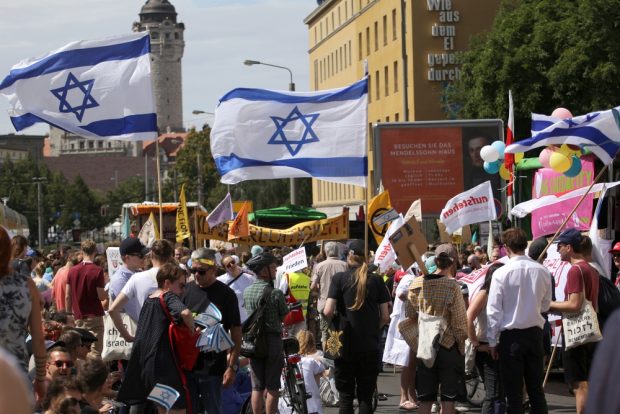 Die Deutsch-Israelische Gesellschaft hatte ebenfalls zur Demonstration mobilisiert. Foto: Alexander Böhm