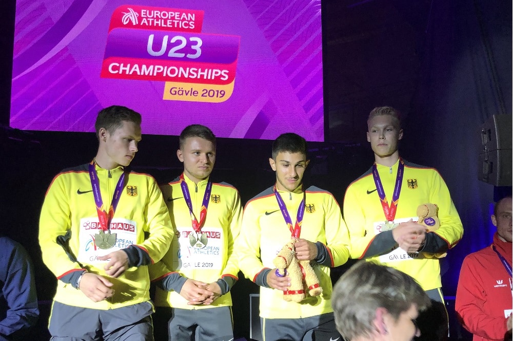 Die deutsche Sprintstaffel bei der offiziellen Siegerehrung in Gävle mit dem Leipziger Marvin Schulte ganz rechts. Quelle: Marvin Schulte/SC DHfK Leipzig