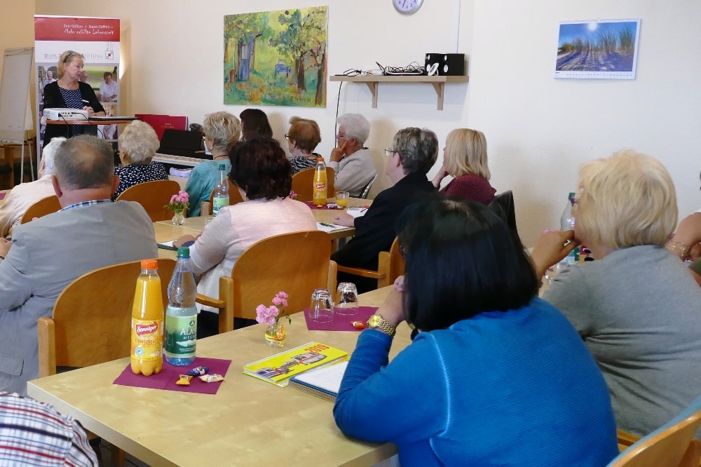 Ehrenamtsbeauftragte Lydia Tiedke informiert. Foto: Landratsamt