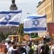 Israelflaggen auf der Unteilbar-Demonstration. Foto: Alexander Böhm