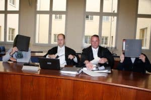 Eric B., Rechtsanwalt Steffen Hauffe, Rechtsanwalt Carsten Schäfer, Ricky B. (v.l.). Foto: Martin Schöler