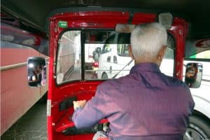 Woher, wohin? Tuktuk fahren in Sri Lanka. Foto: Sascha Bethe