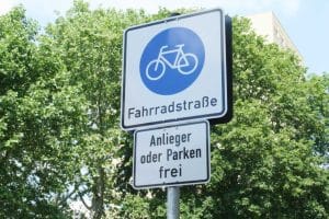 Ausweisung für eine Fahrradstraße. Foto: Ralf Julke