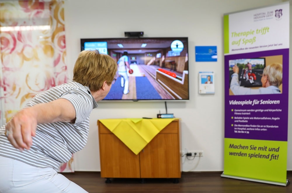 Schult geistige Fitness: Auch die Gäste der Tagespflege im Sozialzentrum „An den Gärten“ nutzen die therapeutischen Videospiele der „MemoreBox“., Foto: Volkssolidarität