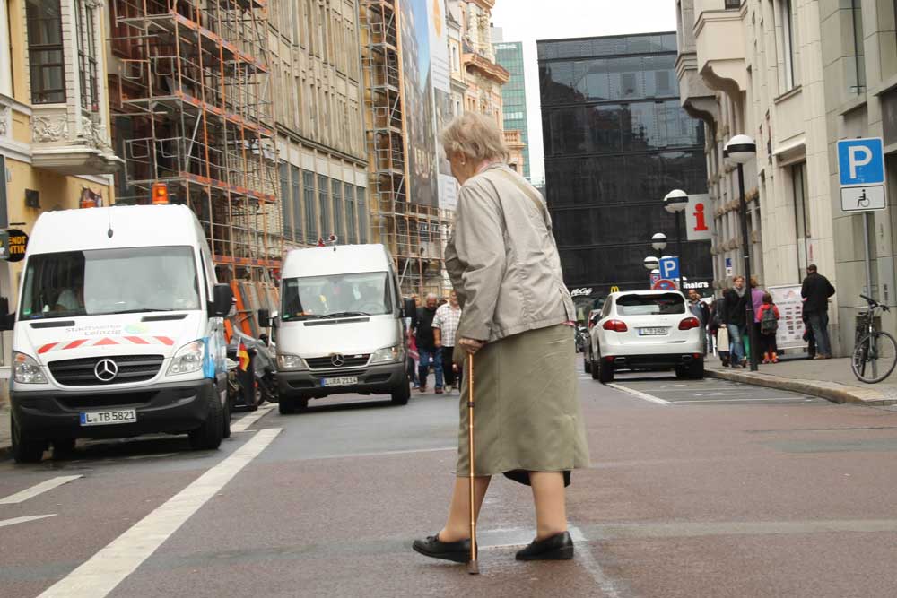 Besonders Frauen würden durch die Grundrente besser gestellt. Foto: Ralf Julke