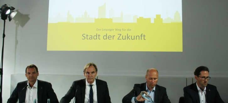 Pressesprecher Frank Viereckl, OBM Burkhard Jung und die SWL-Geschäftsführer Karsten Rogall und Maik Piehler. Foto: Ralf Julke
