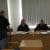 Noch Stadtrat Enrico Böhm (Ex-NPD, 36, l.) schirmt seine mitangeklagte Freundin Annemarie K. im Gerichtssaal ab. Foto: Lucas Böhme