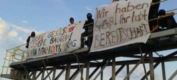 Aktivisten besetzen einen Bagger im Tagebau Vereinigtes Schleenhain. Foto: Klimacamp Leipziger Land