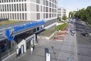Das Universitätsklinikum Leipzig: Hier treffen sich Experten zum Austausch über Thoraxwanddeformitäten. Foto: UKL