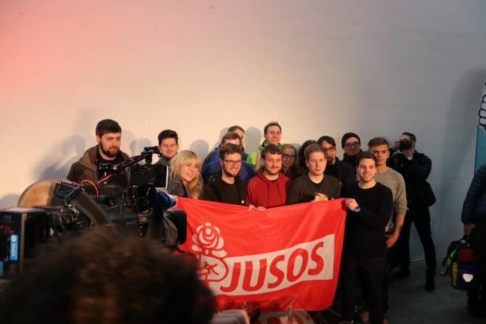 Die Leipziger Jusos mit Kevin Kühnert in der Galerie KUB. Foto: Michael Freitag