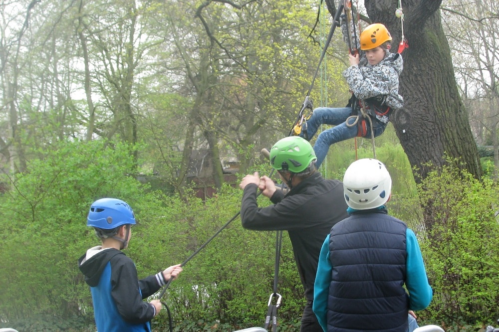 KAOS Wochenendakademie, Baumkletterer. Foto: Kulturwerkstatt KAOS F. Blum