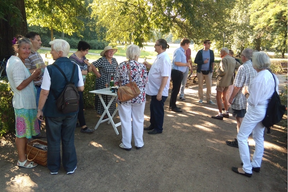 Sektempfang am Karl-Heine-Denkmal. © Industriekultur Leipzig e.V.
