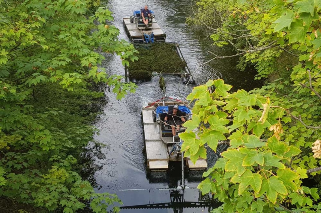 Entkrautungsboote im Karl-Heine-Kanal. Foto: Marko Hofmann