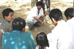 Ein Tsimane-Mann hilft beim Schlichten eines Landrechtsstreits. Foto: Chris von Rueden