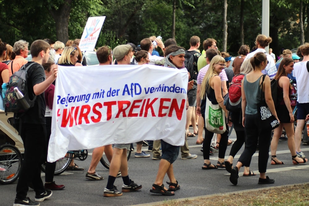 Streikaufruf bei der „unteilbar“-Demonstration in Leipzig am 6. Juli 2019. Foto: L-IZ