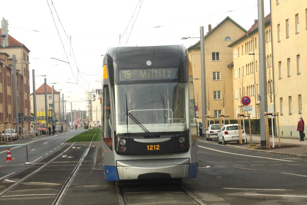 LVB-Straßenbahn in der Lützner Straße. Foto: Ralf Julke