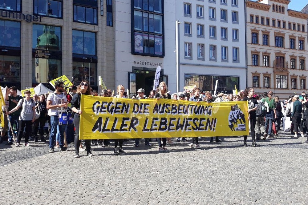 Etwa 650 Personen nahmen am ersten Animal Liberation March in Leipzig teil. Foto: René Loch
