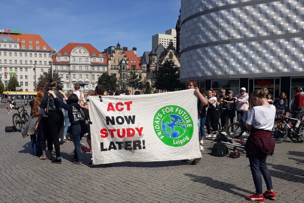 Fridays for Future und Mambo No 5 auf dem Richard-Wagner-Platz. Foto: René Loch