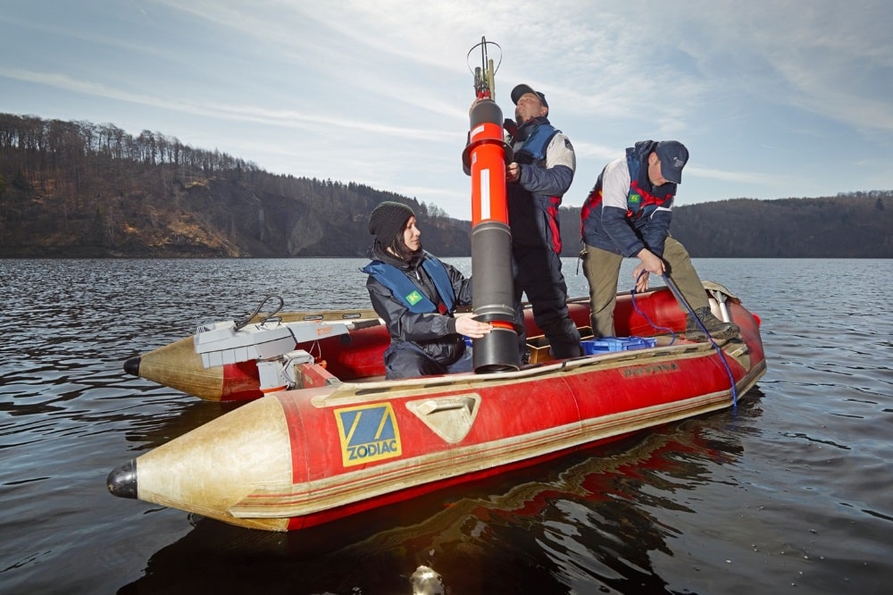 Installation einer Tauchsonde in der Rappbode-Talsperre / TERENO-Observatorium Harz (Deutschland) Foto: UFZ / André Künzelmann
