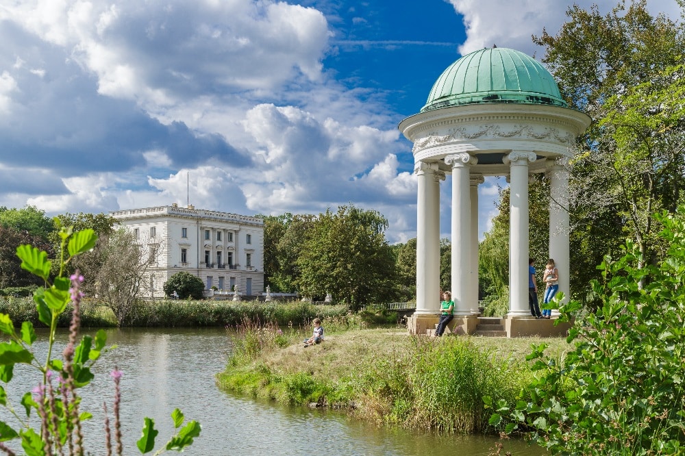 Das 1896/97 errichtete Weiße Haus im Markkleeberger agra-Park bietet heute Raum für Trauungen bei Hochzeiten, Konzerte, Vorträge und Ausstellungen. © Matthias Wuttig / Foto für Dich