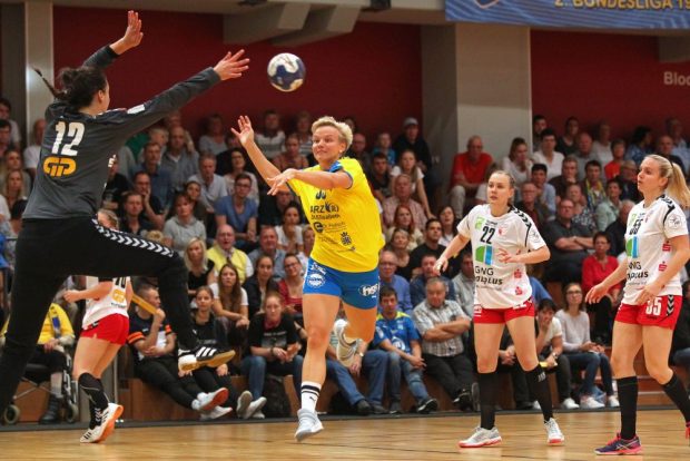 Christin Conrad im Duell mit Keeperin Anica Gudelj. Foto: Jan Kaefer