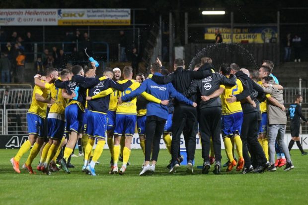 Der 1. FC Lok ist nach diesem Sieg zumindest für eine Nacht Spitzenreiter. Foto: Jan Kaefer