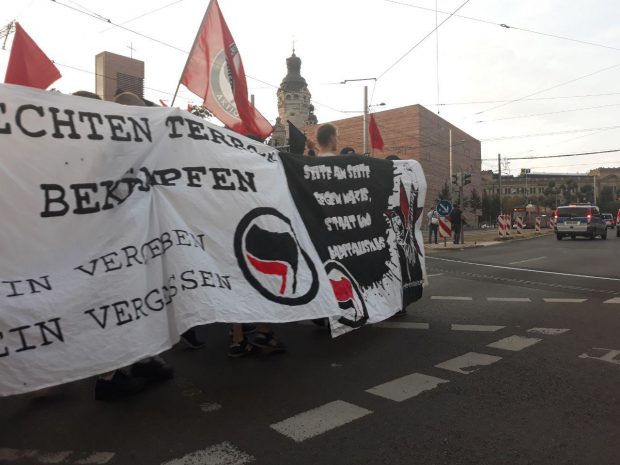 Eine weitere Demonstration kommt aus dem Süden Leipzigs über den Ring. Foto: L-IZ.de