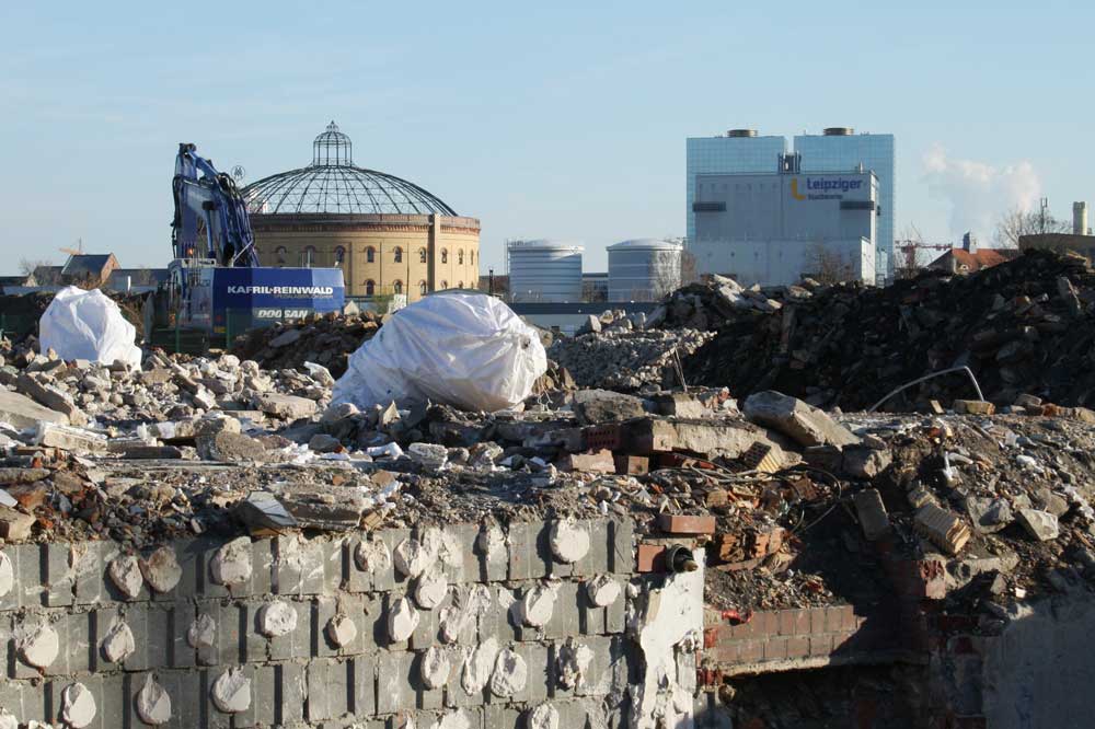 Abrissarbeiten im Gelände des ehemaligen Freiladebahnhofs. Foto: Ralf Julke