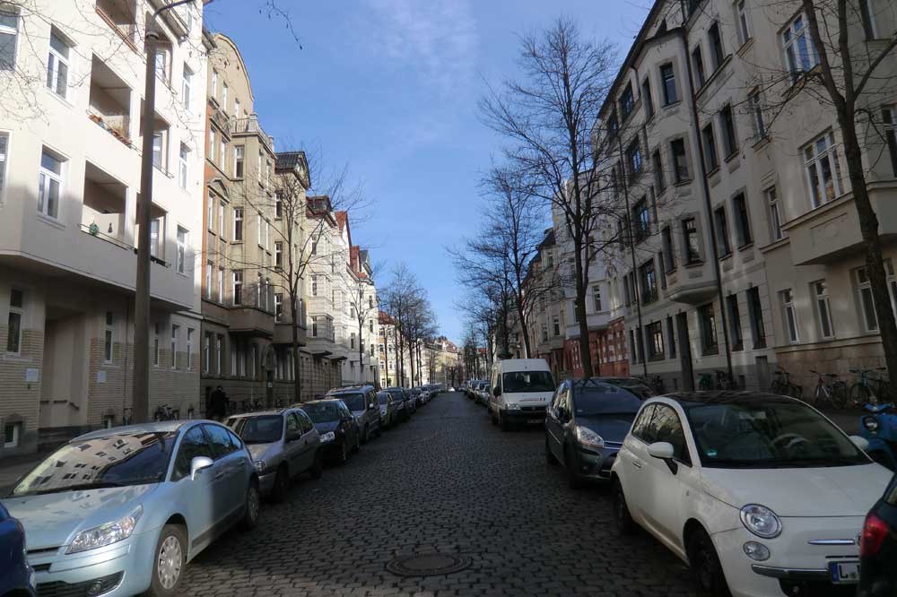 Kurz bevor der Bäcker öffnet. Foto: Marko Hofmann