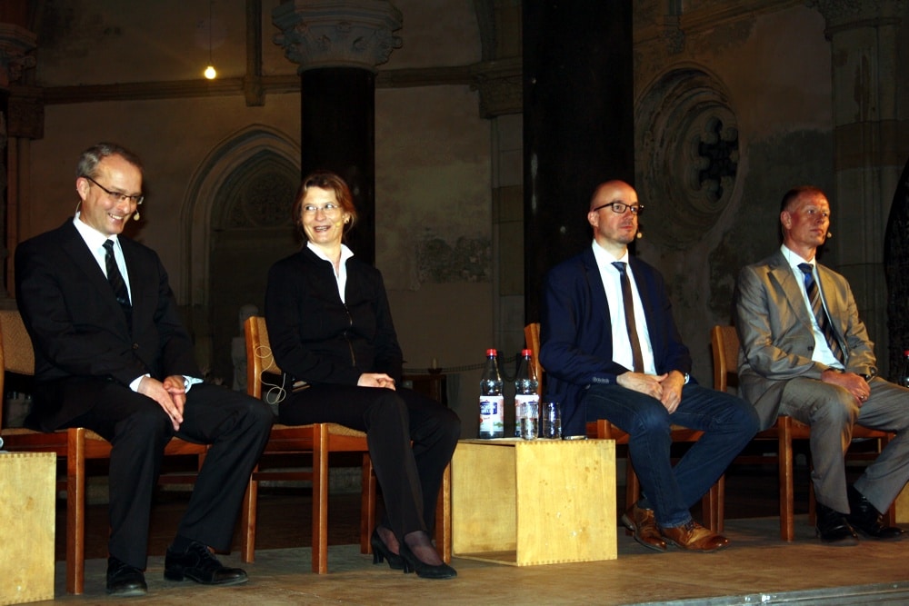 2015 waren vier Kandidaten für die Wahl zum Landesbischof Sachsens angetreten. (von links) Pfarrer Dr. Carsten Rentzing, Pfarrerin Margrit Klatte, Landesjugendpfarrer Tobias Bilz und Oberlandeskirchenrat Dietrich Bauer. Nun sucht die Kirche erneut. Foto: Ernst-Ulrich Kneitschel