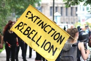 Extinction Rebellion zum WGT 2019 in Leipzig mit einer Demo - sonst geht es um friedliche Guerillaaktionen. Foto: L-IZ.de