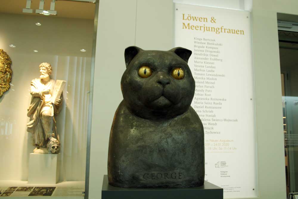 Georges kolossale Porträtbüste von Tobias Rost. Foto: Ralf Julke