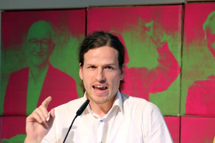Jürgen Kasek lobte Grünen-Innenpolitiker Valentin Lippmann: „Es ist eine Sensation, dass im Sondierungspapier steht, dass es ein Konzept gegen Rechtsextremismus in Sachsen geben soll.“ Foto: L-IZ.de