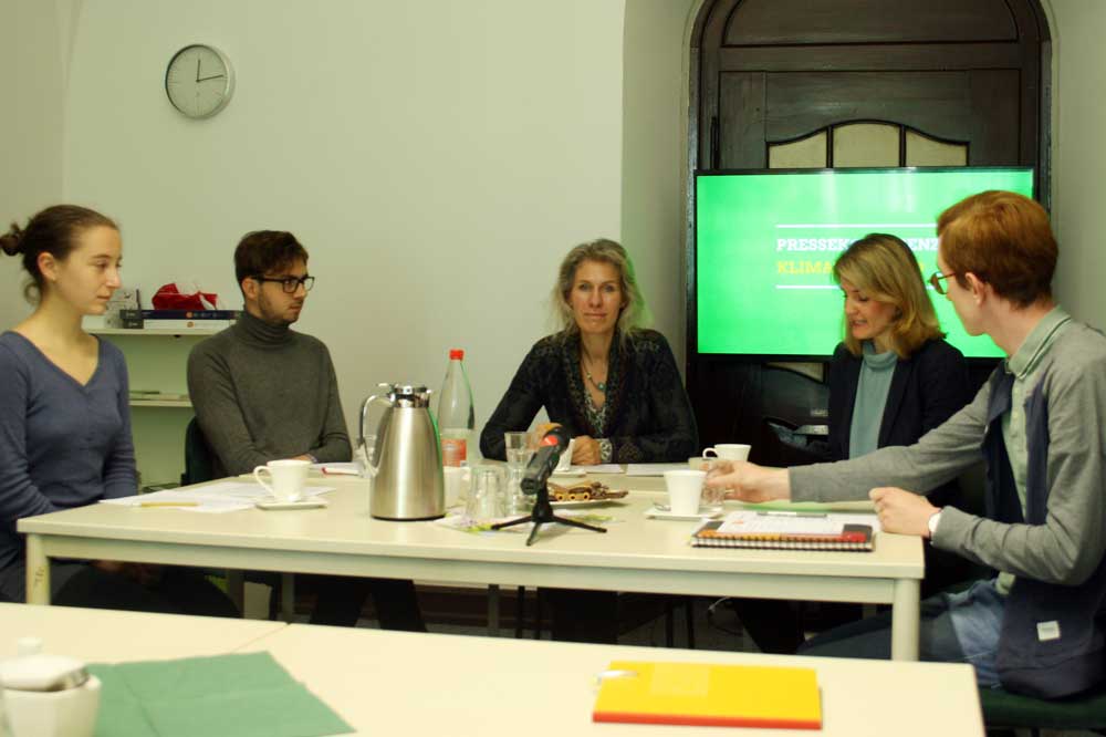 Lisa Marleen Allisat, Michael Neuhaus, Katharina Krefft, Sophia Kraft und Quentin Kügler bei der PK zum Klimanotstand. Foto: Ralf Julke
