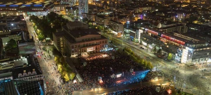 Lichtfest Leipzig 2019: Blick auf den Augustusplatz während der Eröffnung. Foto: Tom Schulze